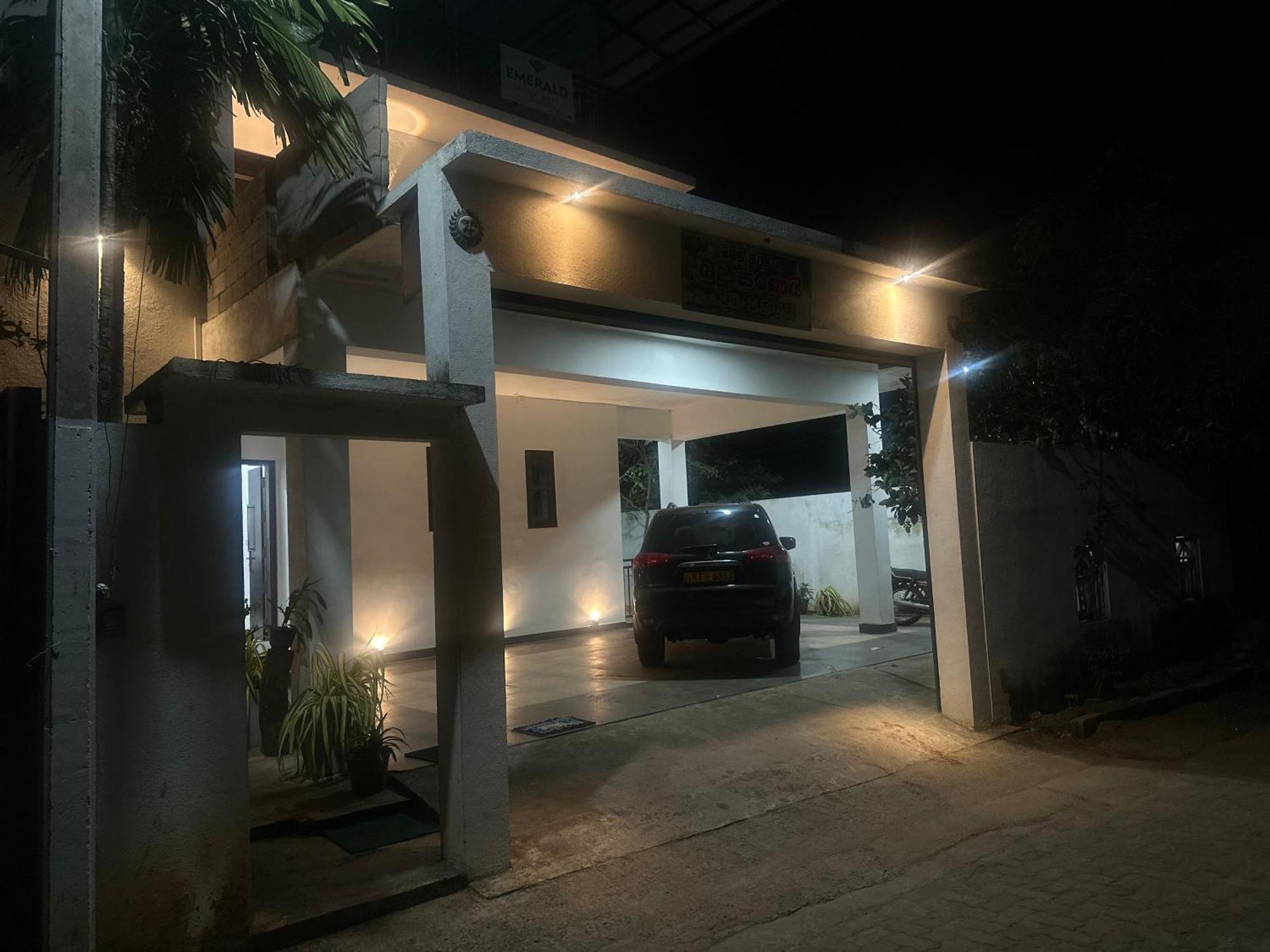 Emerald Home Stay Anuradhapura Kültér fotó